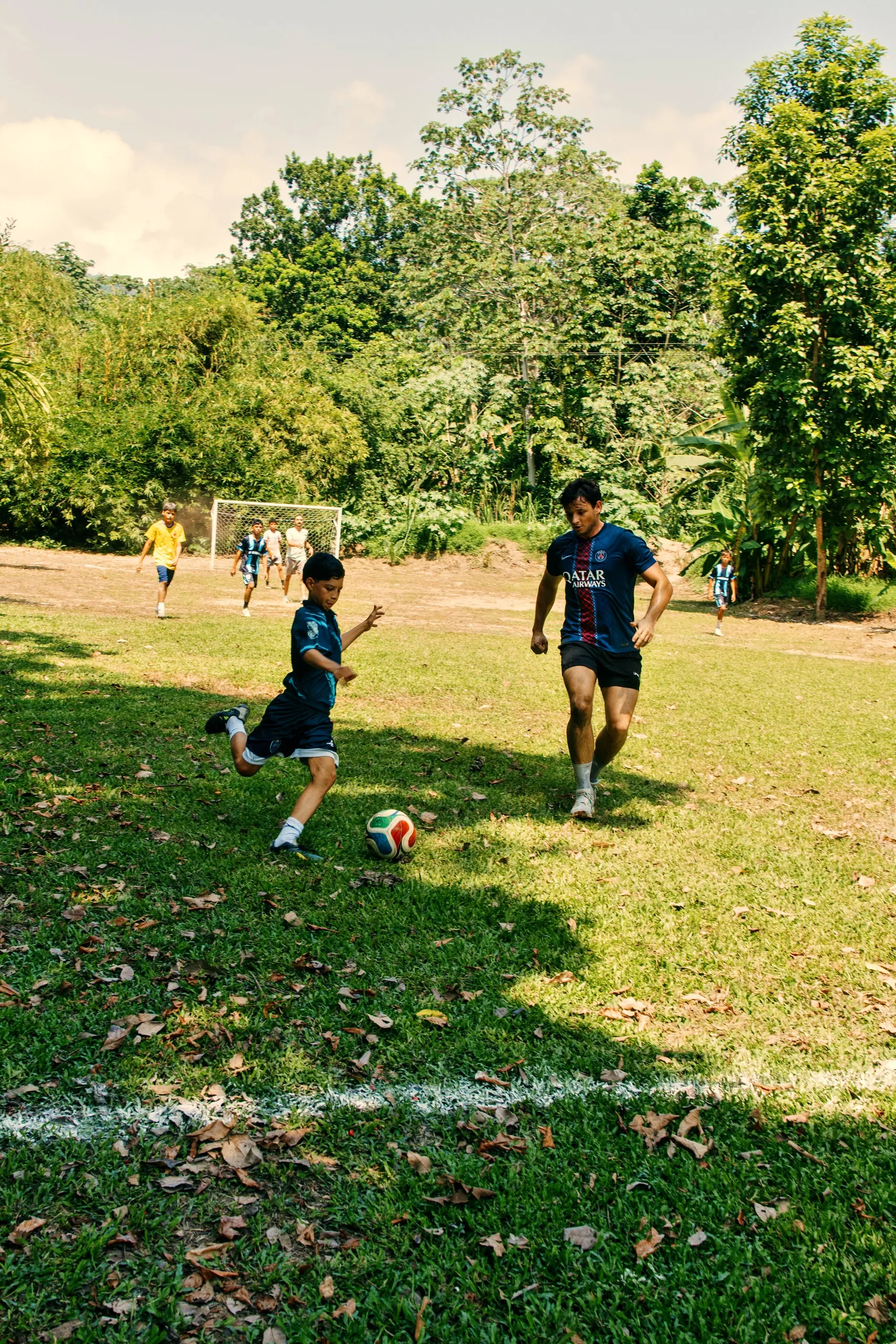 Partido de fútbol con niños