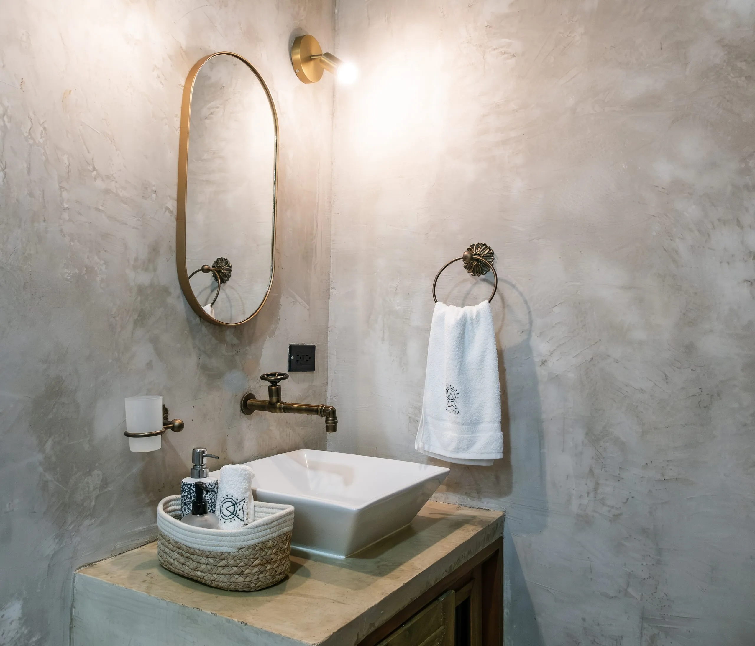 Sink with an oval mirror
